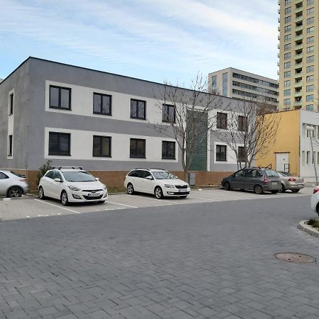 Hostel Living Bratislava By The Bus Station Exterior foto