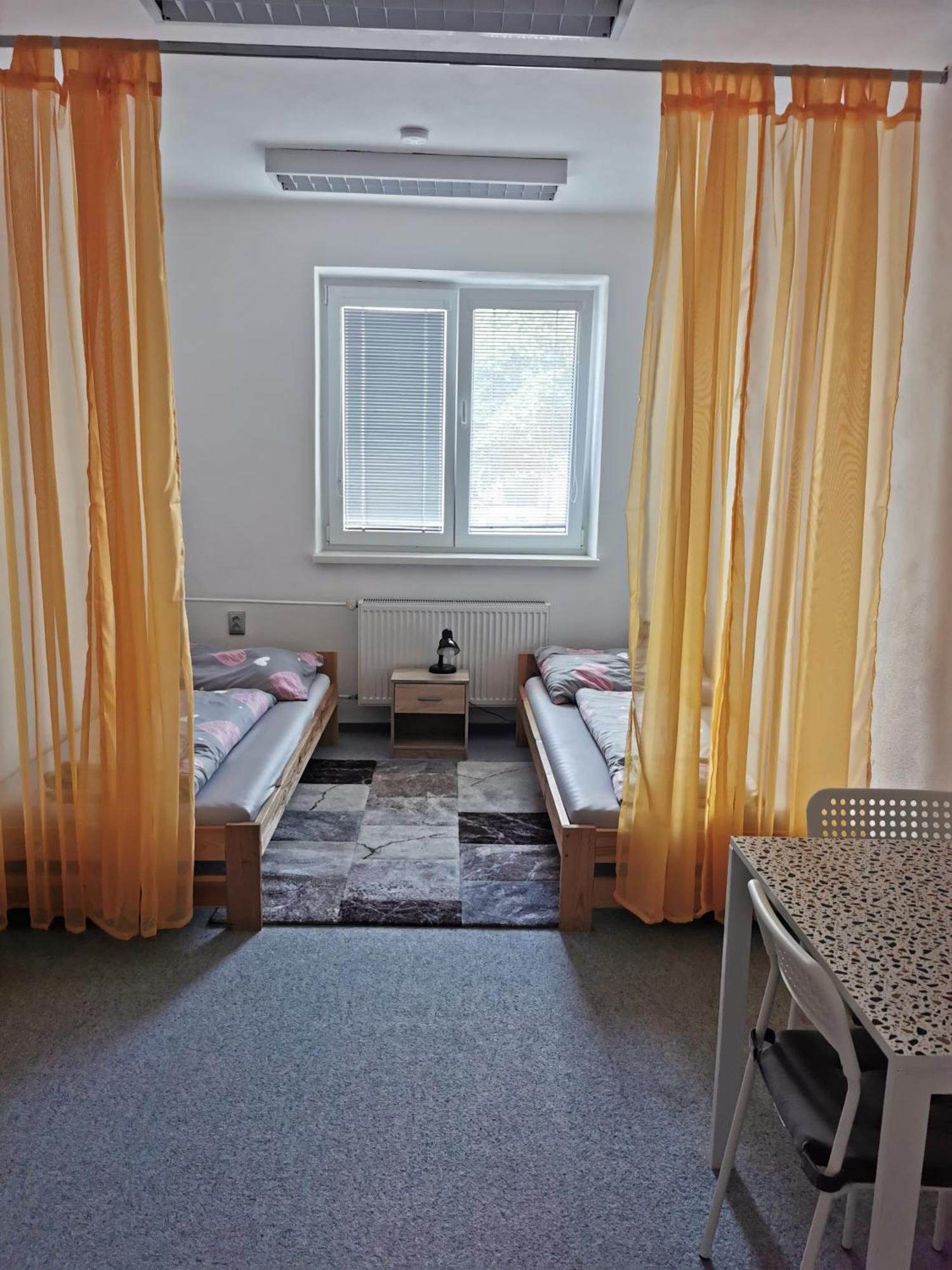 Hostel Living Bratislava By The Bus Station Exterior foto